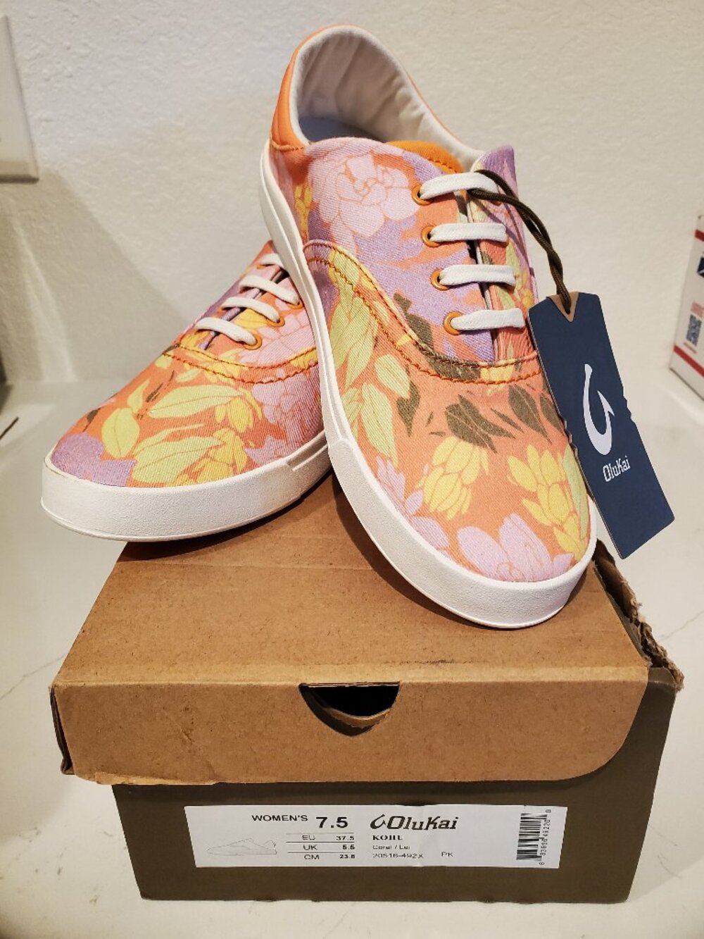 Olukai Kohu 7.5 Coral/Lei women's flowered canvas sneakers (NWT)